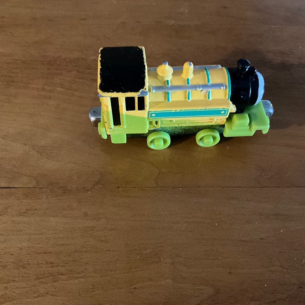 Thomas and Friends Train James & Train Carriages Lot Toy Trains - Picture 7 of 15